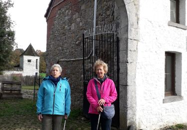 Tour Wandern Beaumont - stree . église  - Photo