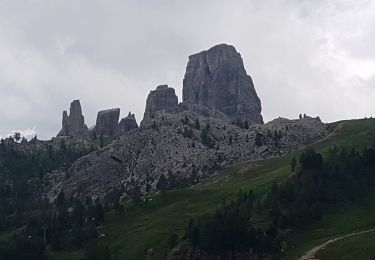 Excursión Senderismo Cortina d'Ampezzo - cinque torri - Photo