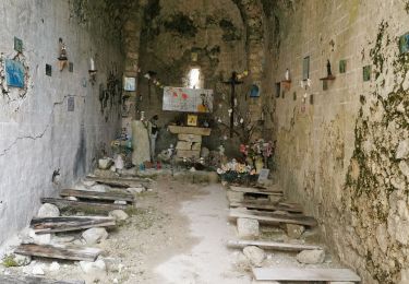 Tour Wandern La Roquebrussanne - la grotte des 400 moutons - Photo